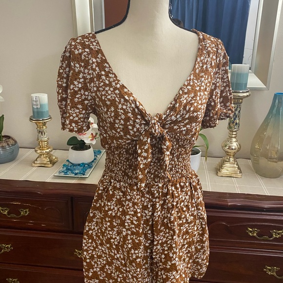 ❤️☀️NWOT WOMEN’s brown romper floral white printed☀️💕 - Picture 7 of 8